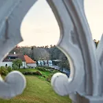 Schloss Fall, Szálloda