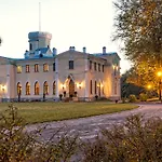 Schloss Fall, Szálloda