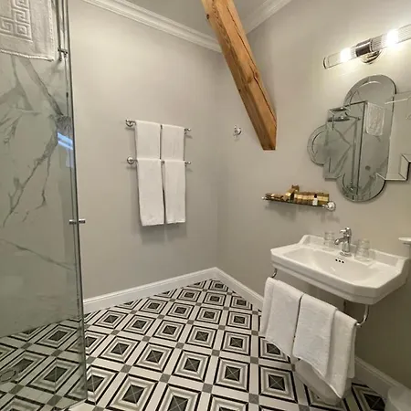 Schloss Fall, ホテル