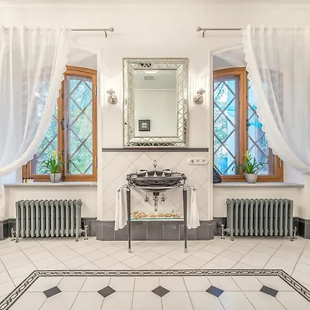 Schloss Fall, ホテル