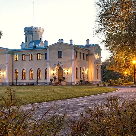 Schloss Fall, Otel