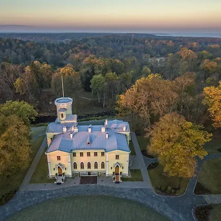 Schloss Fall, ホテル