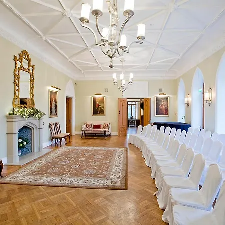 Schloss Fall, ホテル