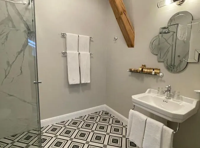 Schloss Fall, فندق